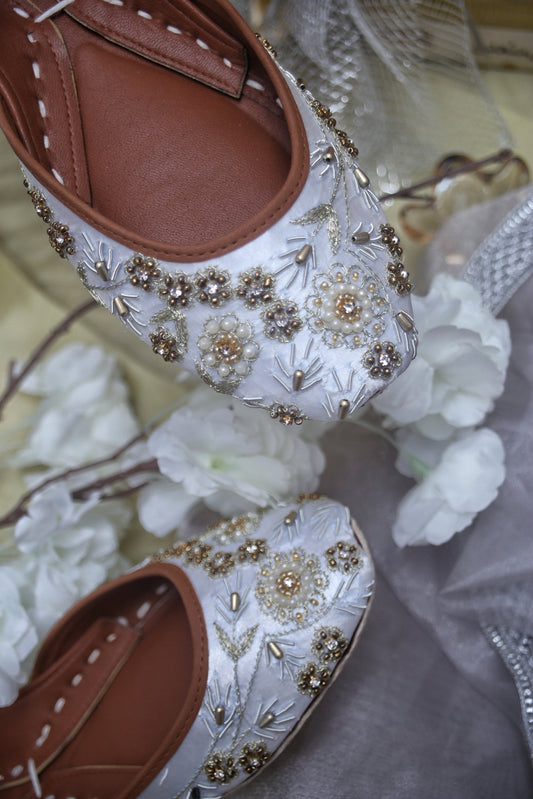 white khussa, khussa shoes online, ladies khussa shoes pakistan