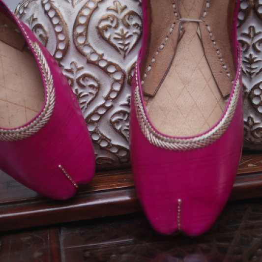 Pink Zari leather khussa